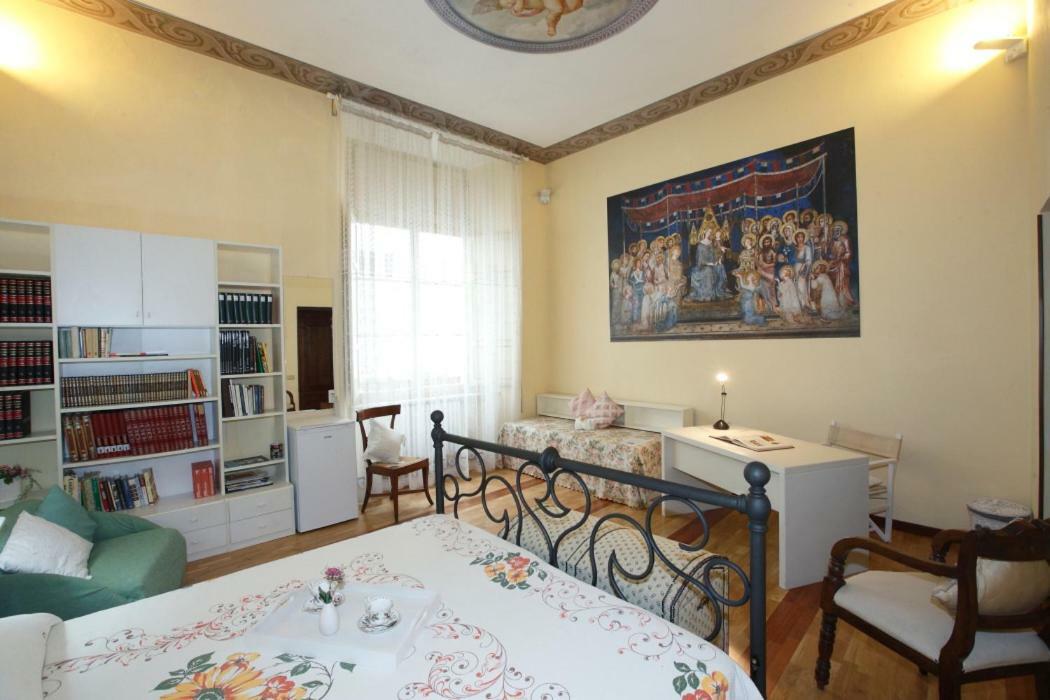 Residenza D'Epoca Montanini Bed & Breakfast Siena Exterior photo